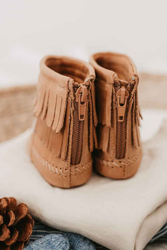 Load image into Gallery viewer, Desert Sand Cozy Boot {Premium Leather}
