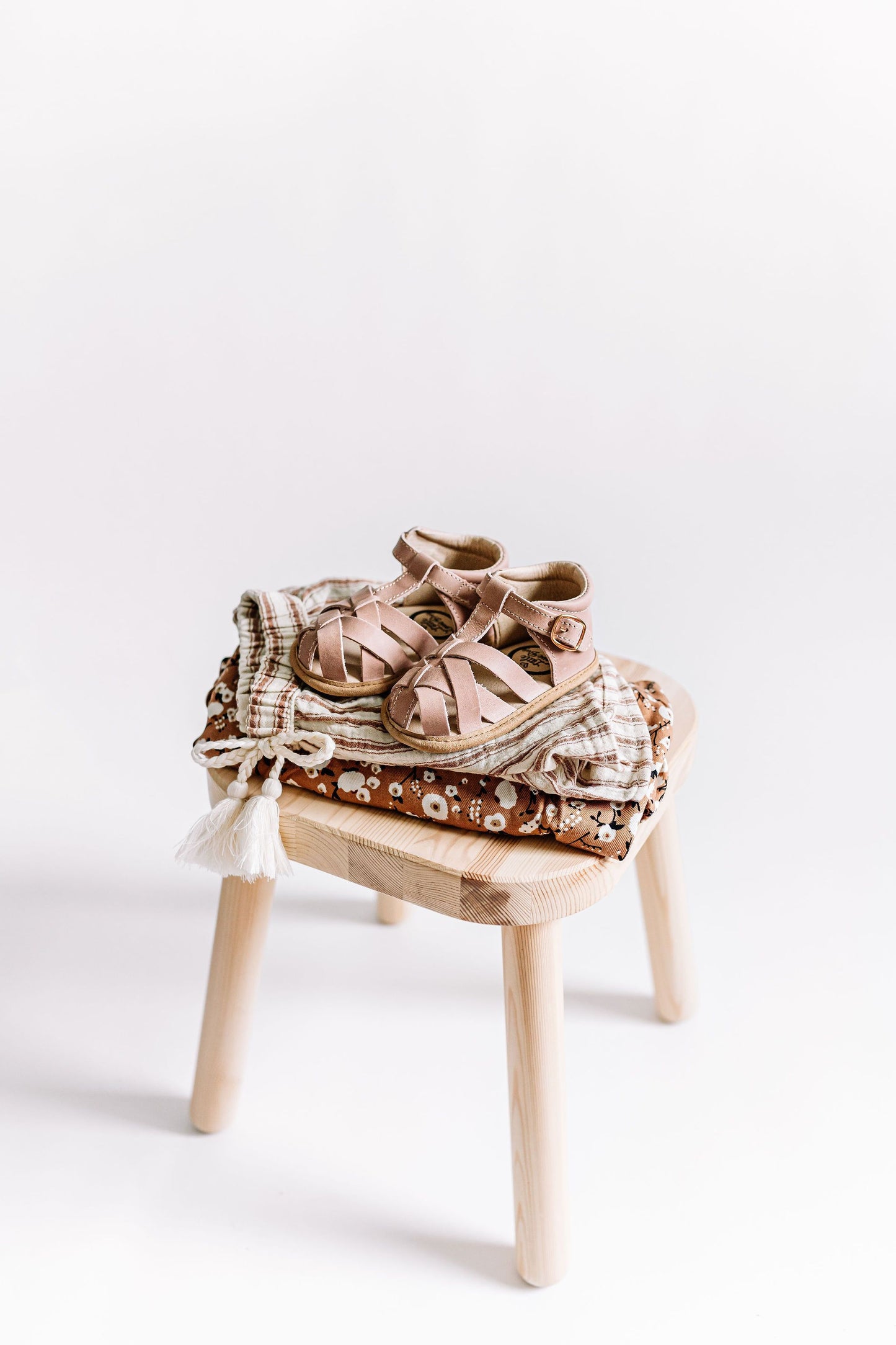 Load image into Gallery viewer, Blush Closed Toe Sandal Sandal Little Love Bug Co. 

